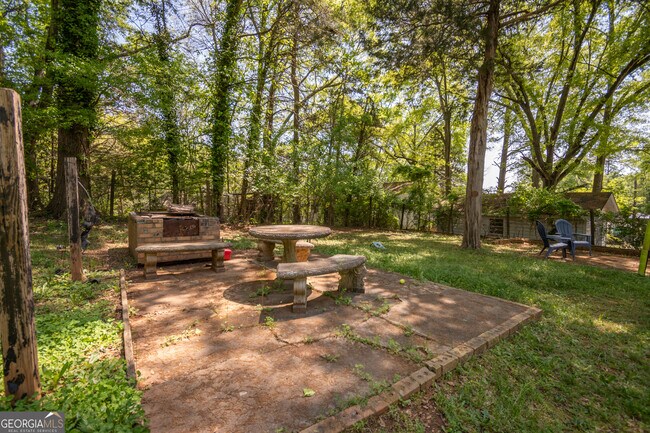 Building Photo - 120 Hillside St