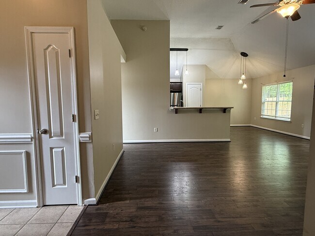 Building Photo - 146 Aquinnah Dr