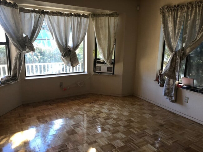 Building Photo - 23171 Woodford Tehachapi Rd