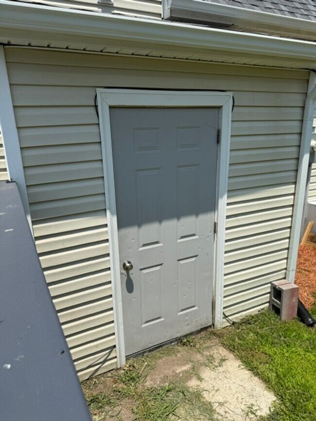 Building Photo - 302 Cottonwood Ln