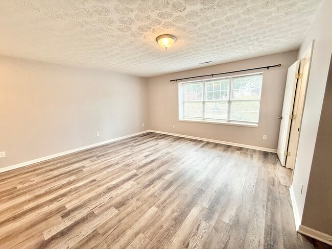 Building Photo - 328 Belle Ave SW