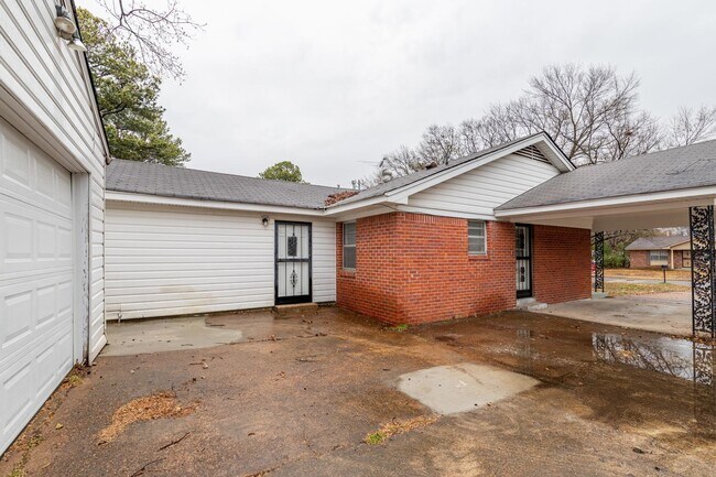 Building Photo - 5121 Ginger Cir