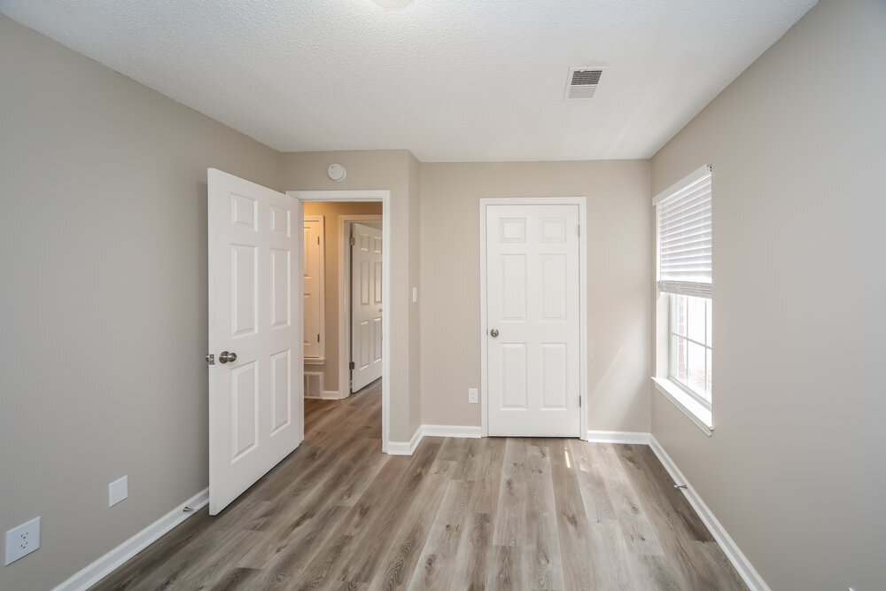 Building Photo - 5895 Waverly Dr