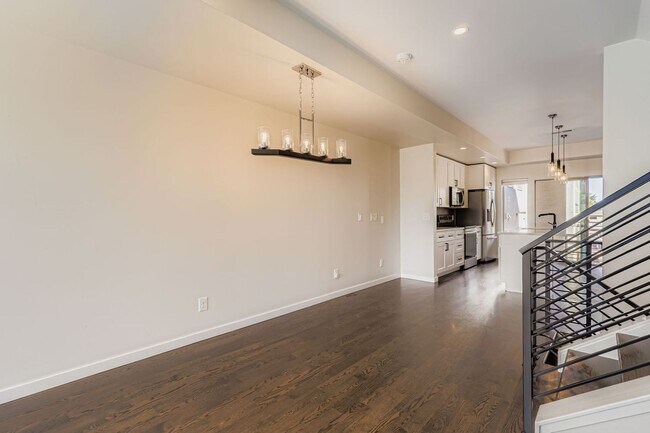 Building Photo - Modern 2bed/2 Bath in the Heart of Denver!