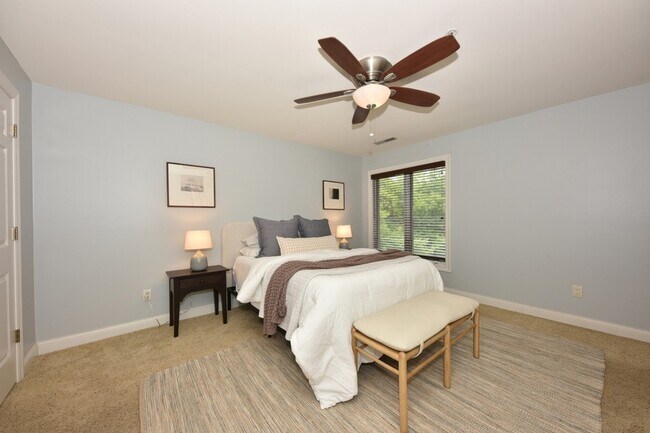 Building Photo - 1515 N Van Buren St