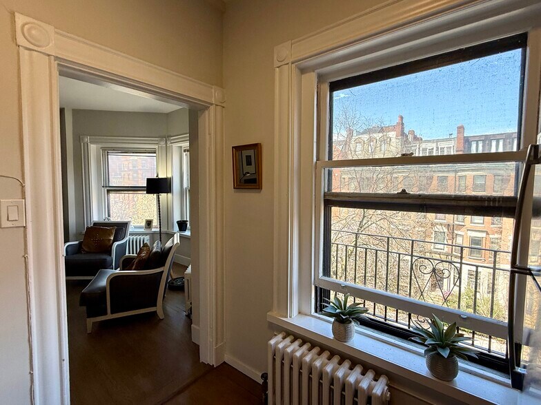 Building Photo - 475 Beacon St