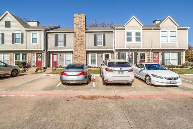 Building Photo - Lovely 2-1.5 Townhome in Euless! HOA cover...