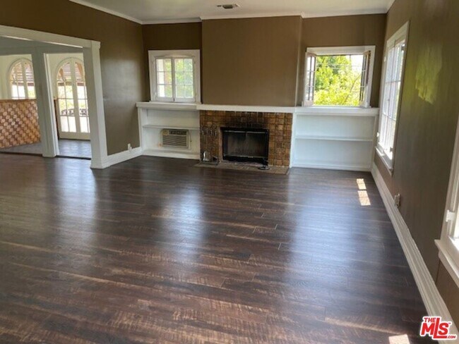 Building Photo - 456 S Wilton Pl