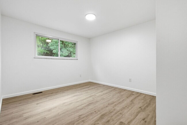 Building Photo - 29 Janyce Dr