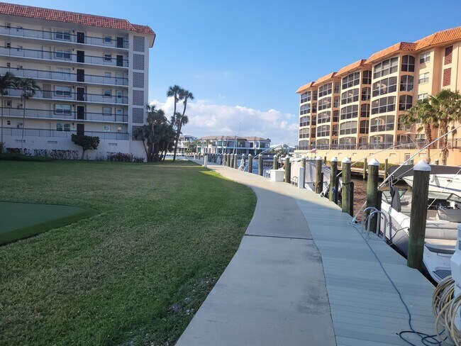 Building Photo - 2871 N Ocean Blvd