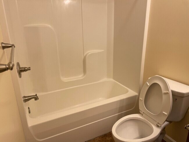 Building Photo - 124 Birdseye View Drive