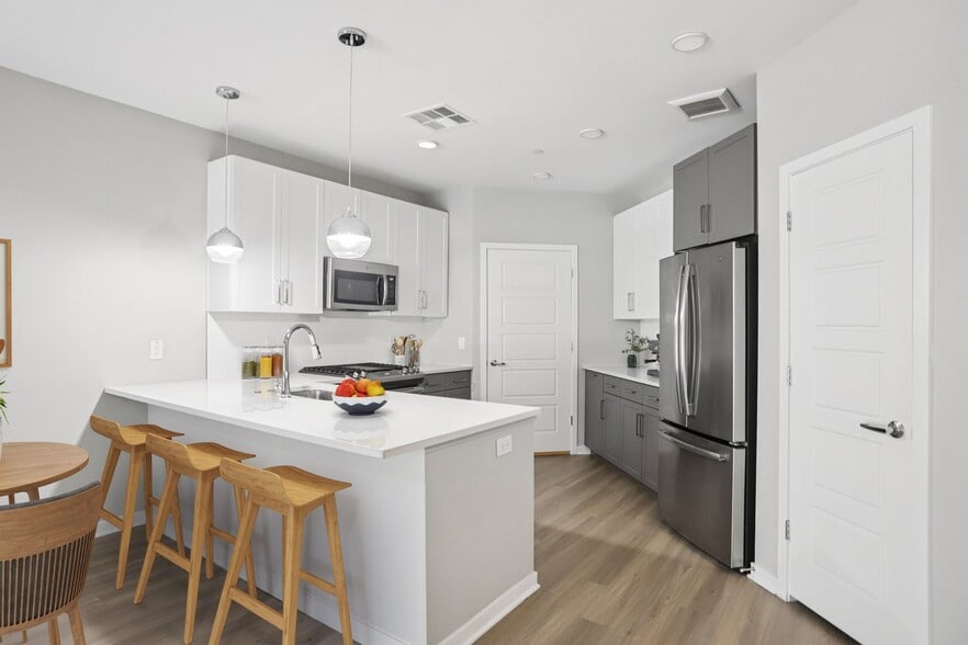 Interior Photo - Onyx North Central