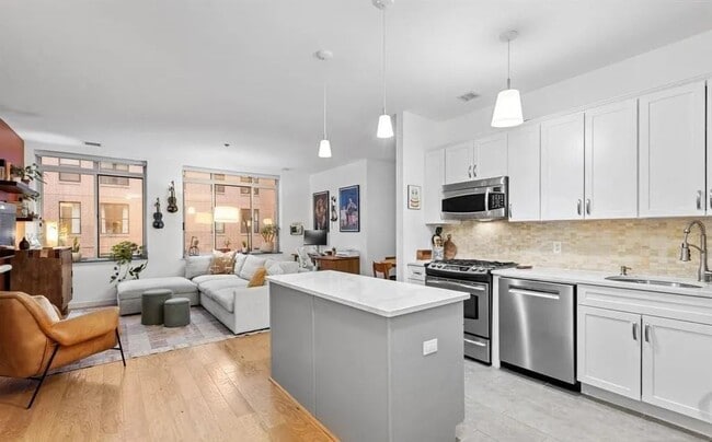 Building Photo - 25 McWilliams Pl