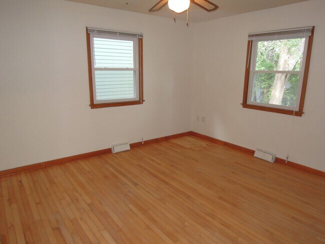 Building Photo - 807 7th Ave