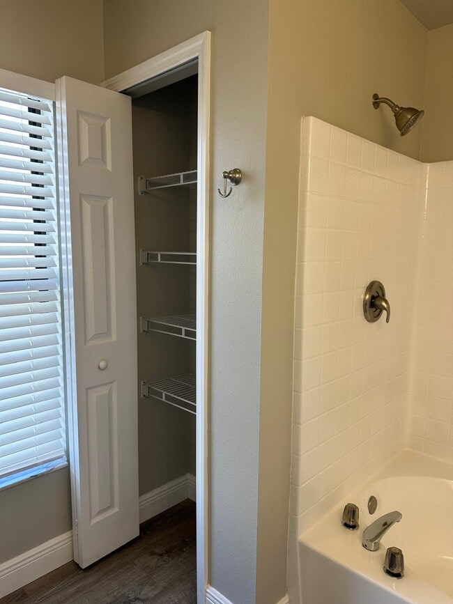 Building Photo - 790 Gillen Ave NW