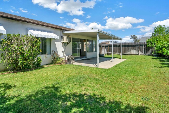 Building Photo - Great single level home in Mira Mesa.  Ava...