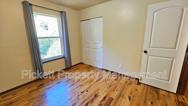 Building Photo - 1330 Corbet Dr