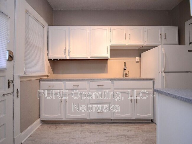 Building Photo - 406 N 49th St