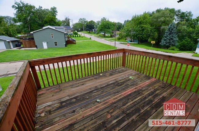 Building Photo - Wonderful DSM Ranch Home