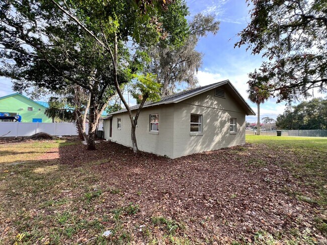 Building Photo - 107 Oakland Dr