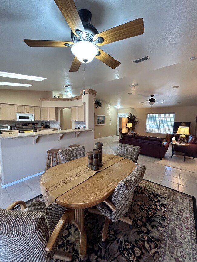 Building Photo - Furnished Winter Home!