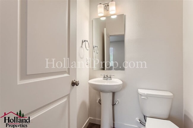 Building Photo - Beautiful 4-Bedroom Home with A/C, Private Yard & Easy Transit Access