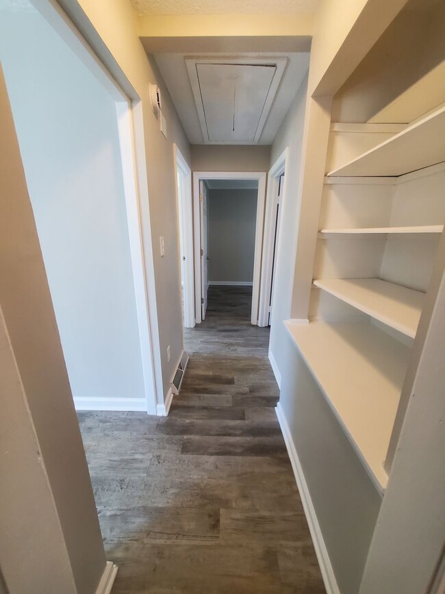 Building Photo - 2 Bed 2 Bath House with a One Car Garage