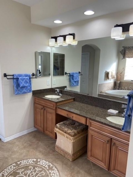 Building Photo - 8209 Santa Rosa Ct