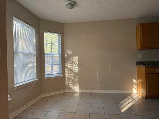 Building Photo - 192 Mary Ln