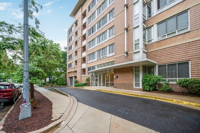 Primary Photo - Beautifully Renovated 1BR Condo With Balco...