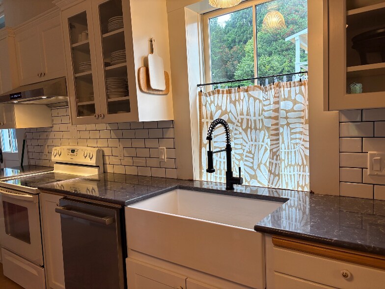 Building Photo - 1104 Madison St