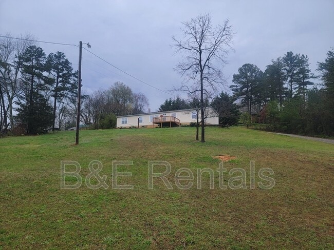 Building Photo - 1612 E Hwy 25 70