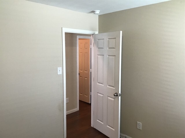 Building Photo - 8727 Doskocil Dr