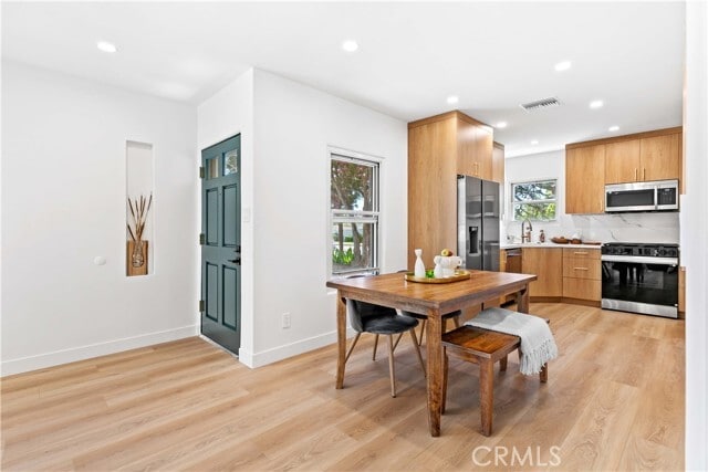 Building Photo - 2105 Pass