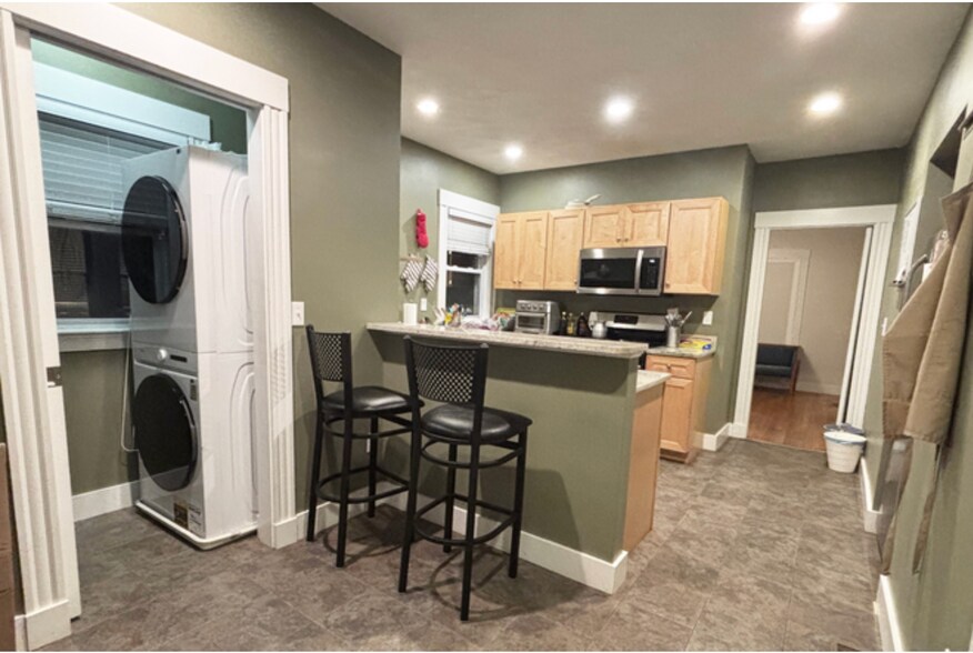 Primary Photo - 85 Yale St