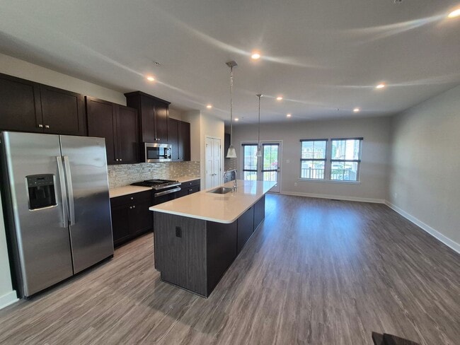 Building Photo - BEAUTIFUL END UNIT TOWNHOME IN NEW MARKET