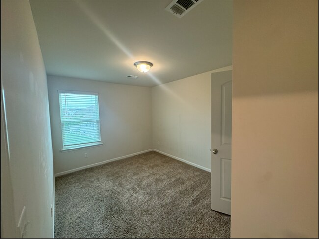 Building Photo - 16 Holland Ridge Cir