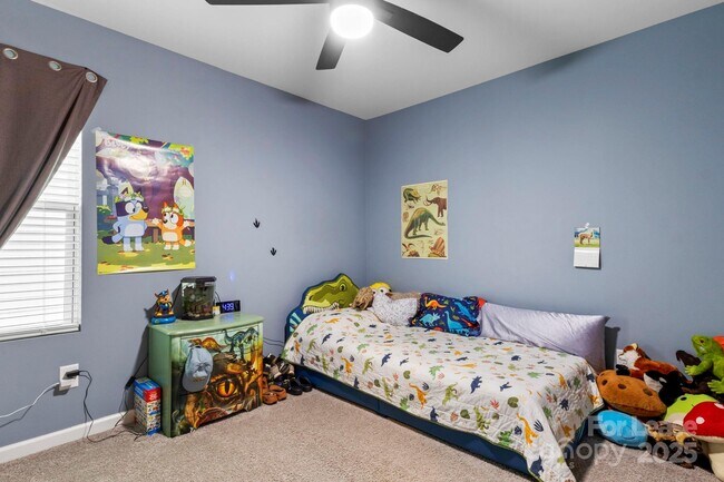 Building Photo - 467 Switch St