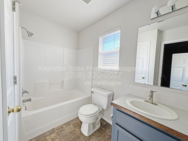 Building Photo - 534 Seasons Ct