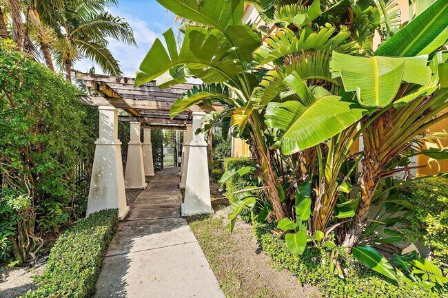 Building Photo - 500 Pacific Grove Dr