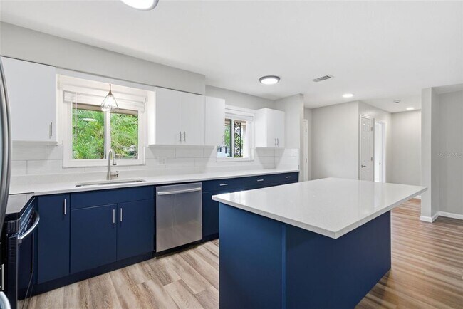 Building Photo - 2465 Brentwood Dr
