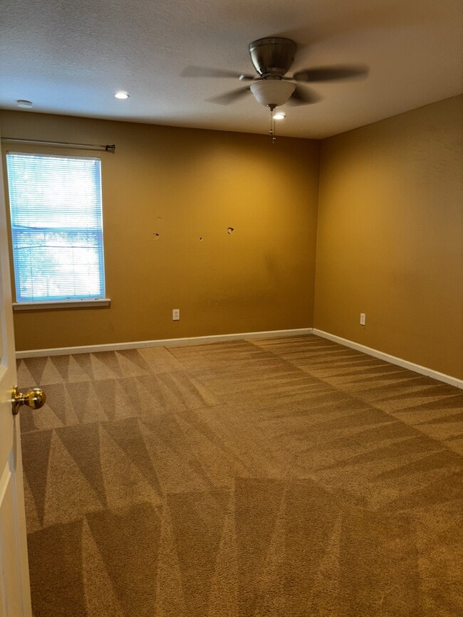 Building Photo - 6844 Misty View Dr