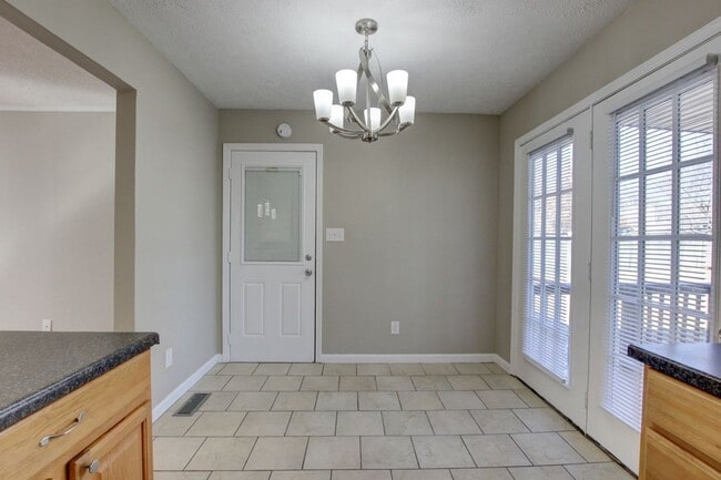 Building Photo - Three Bedroom in Hopkinsville, KY