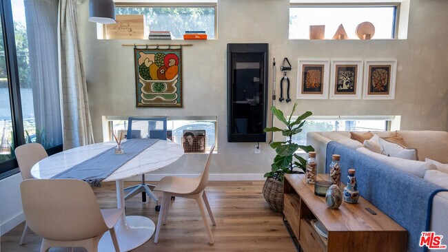 Building Photo - 2811 Waverly Dr