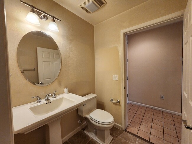 Building Photo - Luxury 1 bedroom condo unit on the 3rd Floor just off the "South LV Strip"