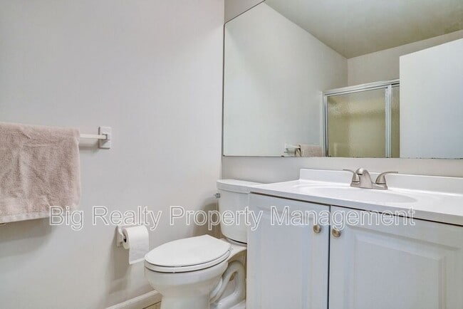 Building Photo - 704 Stonybrook Dr