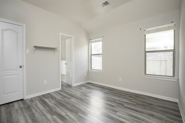 Building Photo - 384 Decoster Blvd