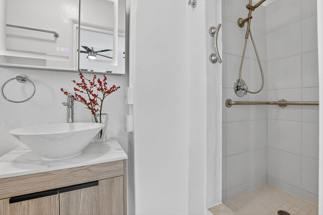 Building Photo - 501 SW 5th St