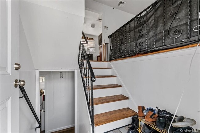 Building Photo - 22 Hudson Pl