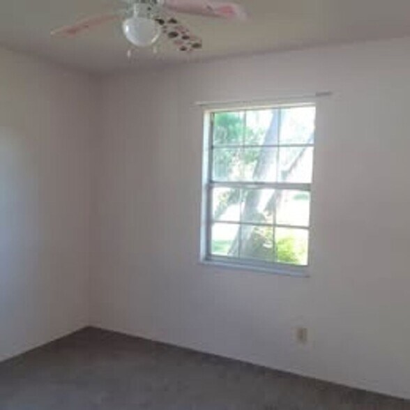 Building Photo - 313 Church St